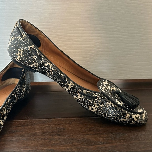 Coach Flats - Picture 2 of 3